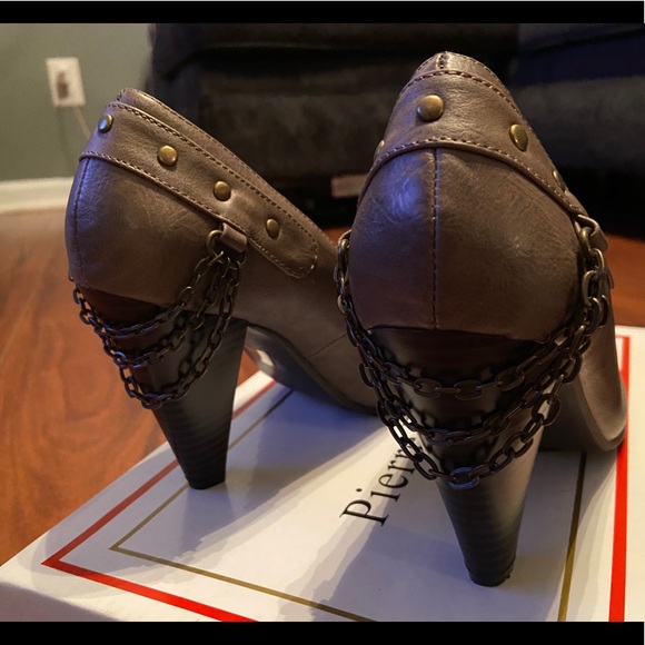 High heels - Picture 3 of 3